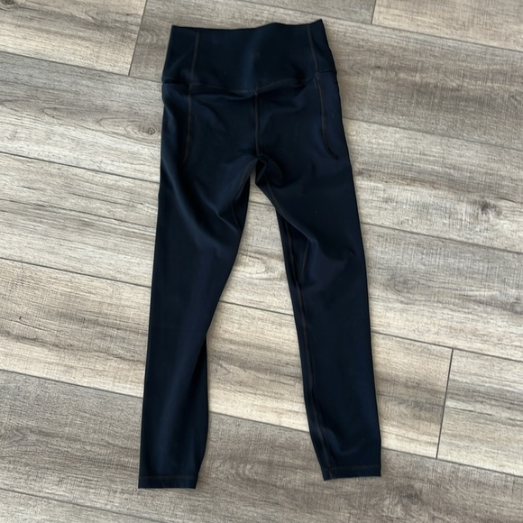 Under Armour black leggings size XS with side pockets - Picture 2 of 3
